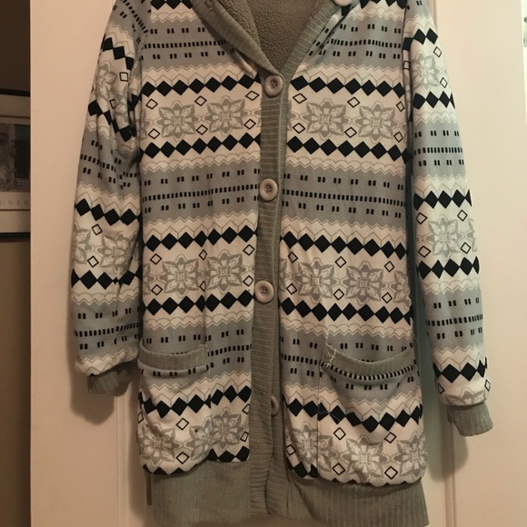 Cute and Comfortable Hooded Sweater - Picture 1 of 4